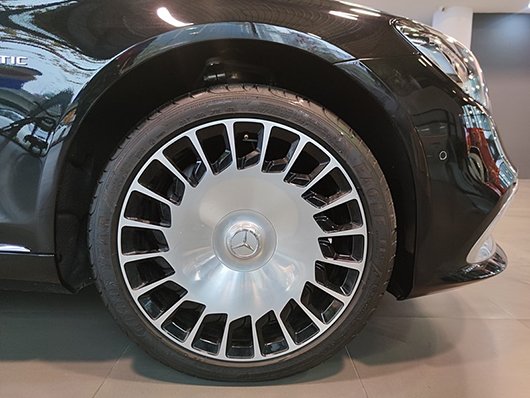 Mâm xe hợp kim 20 inch được thiết kế riêng cho Mercedes-Maybach S560 4MATIC